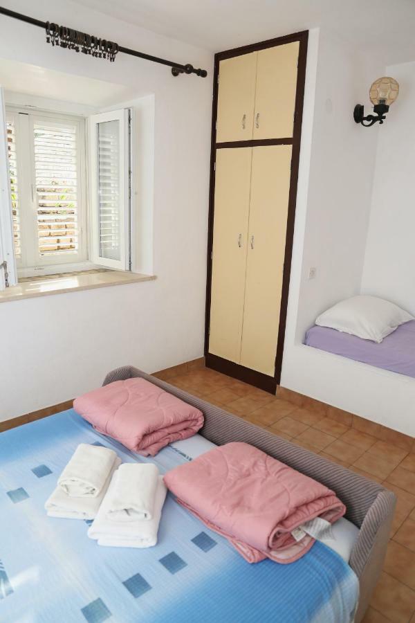 Apartments Katica Lumbarda Kültér fotó